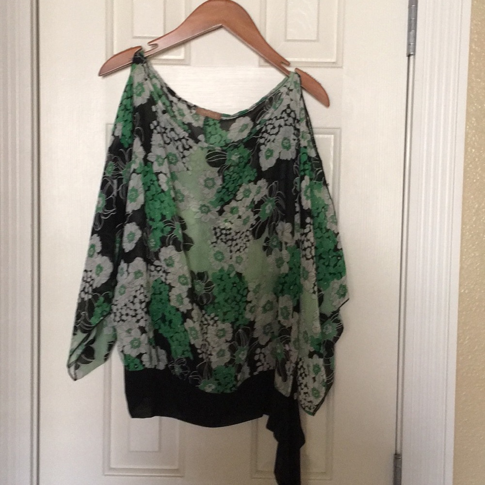 Beautiful summer green, white, & black top.